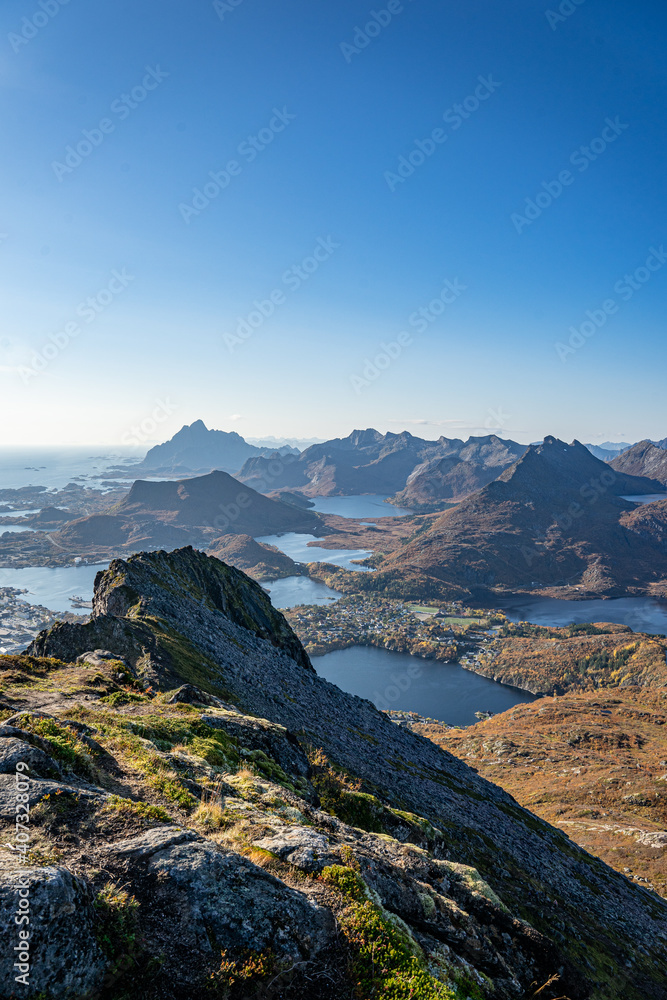 Obraz premium View from the Fløya mountain over mountains and the sea