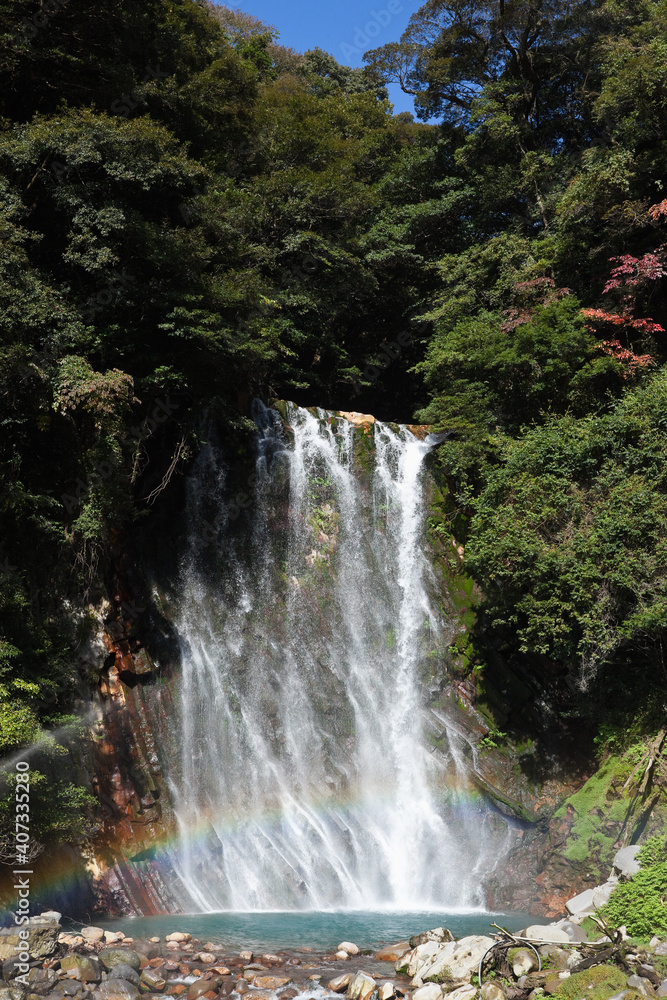 霧島の丸尾滝にかかった虹	