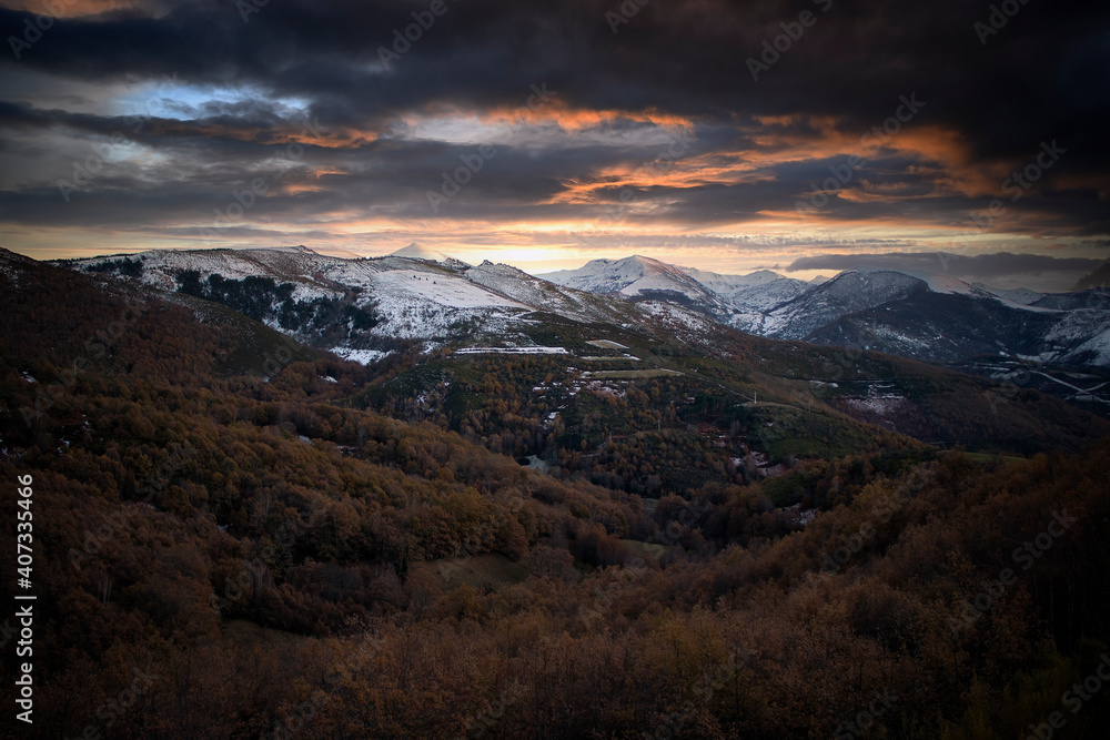 Obraz premium Sunrise at Ancares mountains during Autumn. Galicia and Leon, Spain