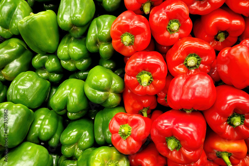 фотографія red and green bell peppers