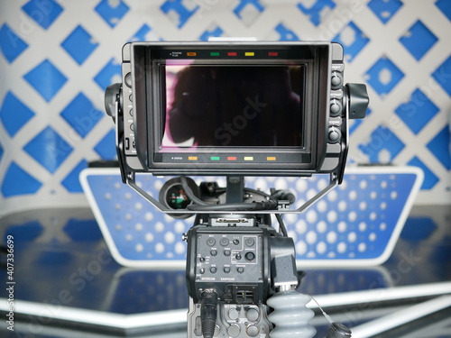 Fotografía camera monitor of professional studio camera at TV station.