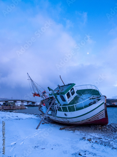 Fischkutter in Sommaroy, Troms og Finnmark, Norwegen photo