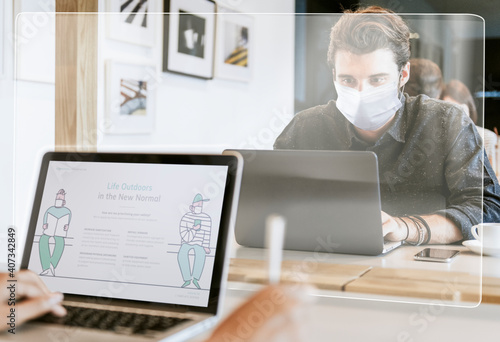 Businessman working in the new normal © Rawpixel.com