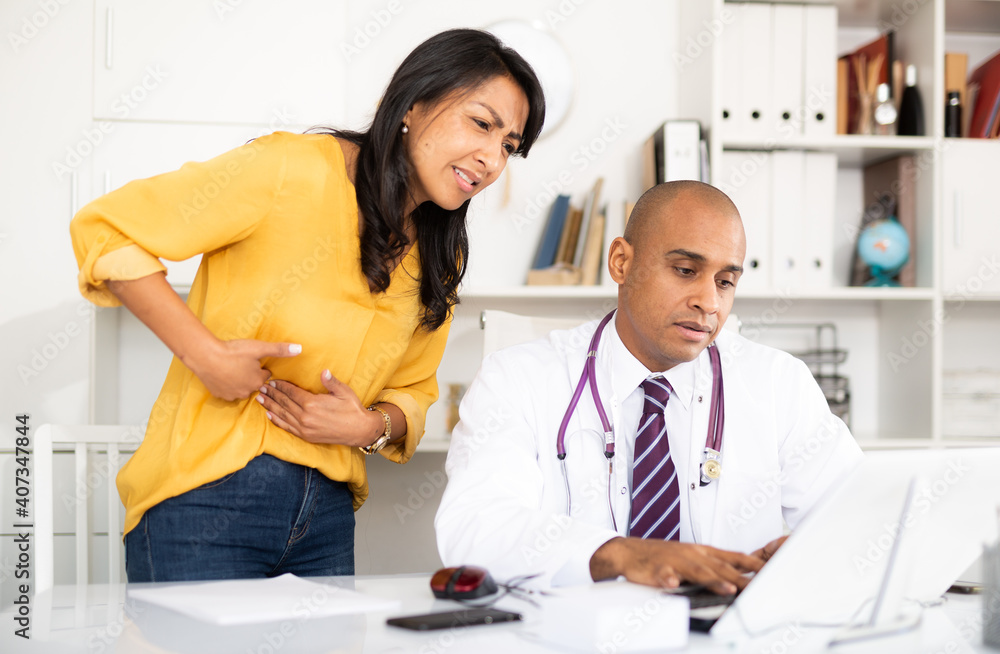 Obraz premium Patient in a examination by doctor in clinic