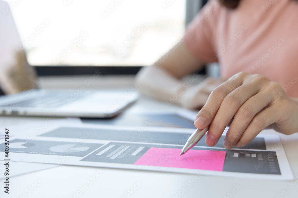 Accounting businesswomen are calculating income-expenditure and analyzing real estate investment data, Dedicated to the progress and growth of the company, Financial and tax systems concept. Accounting businesswomen are calculating income-expenditure and analyzing real estate investment data, Dedicated to the progress and growth of the company, Financial and tax systems concept.