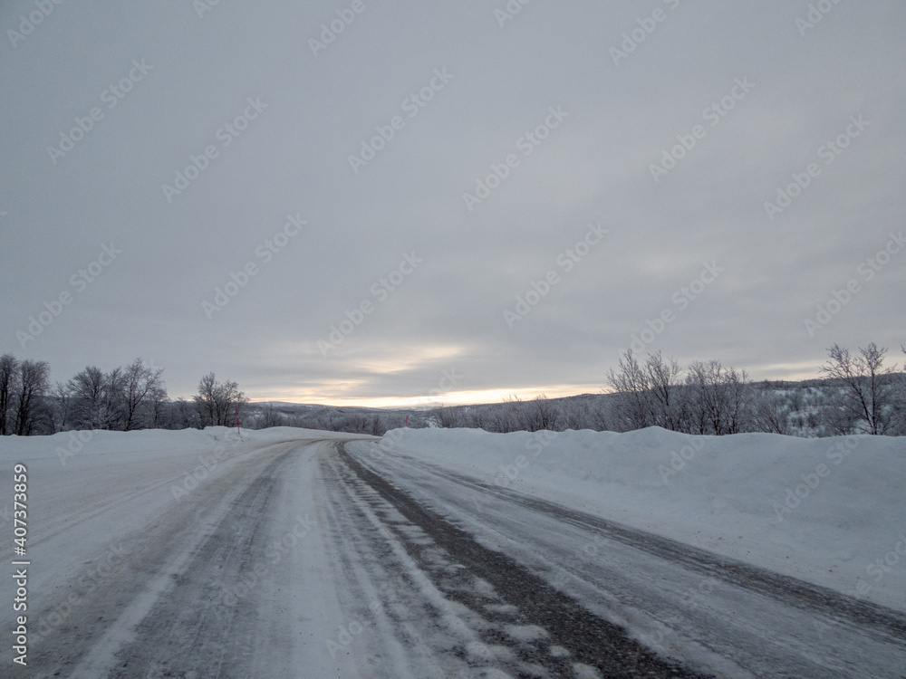 Strasse E45 im Winter zwischen Alta und Kautokeino, Norwegen Strasse E45 im Winter zwischen Alta und Kautokeino, Norwegen