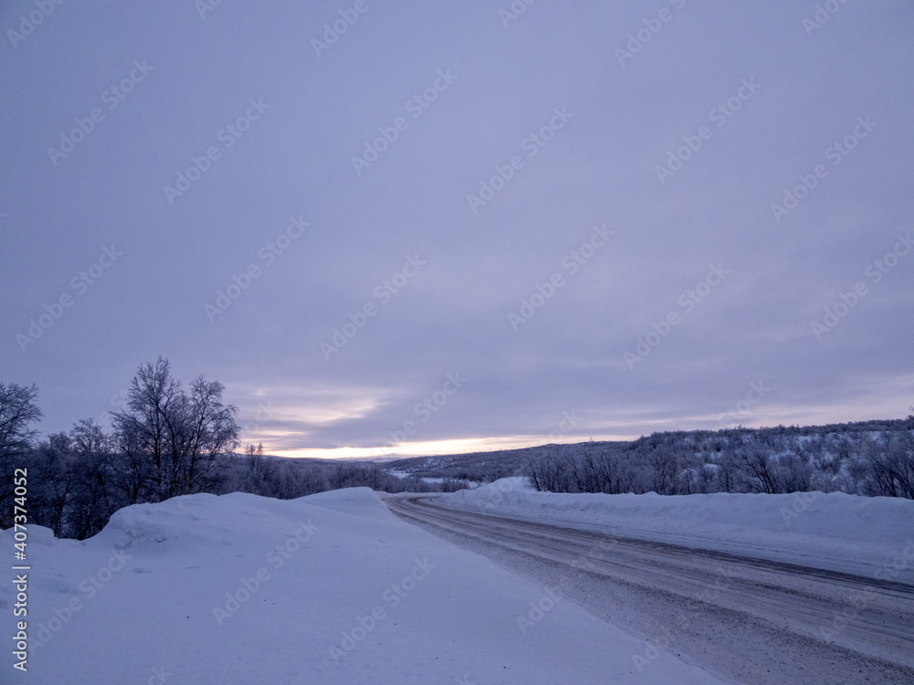 Strasse E45 im Winter zwischen Alta und Kautokeino, Norwegen Strasse E45 im Winter zwischen Alta und Kautokeino, Norwegen