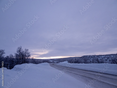 Strasse E45 im Winter zwischen Alta und Kautokeino, Norwegen