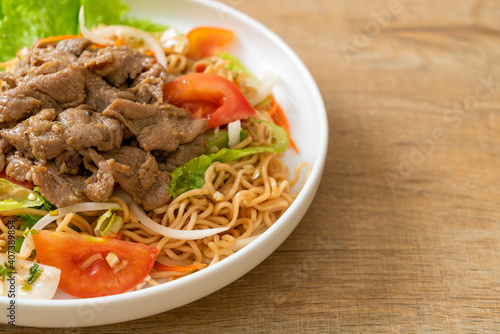 instant noodle spicy salad with pork
