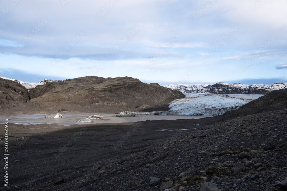 Einsame Gletscherzunge Sólheimajökull im Süden Islands. Der Ort ist bei Touristen sehr belibt. 
