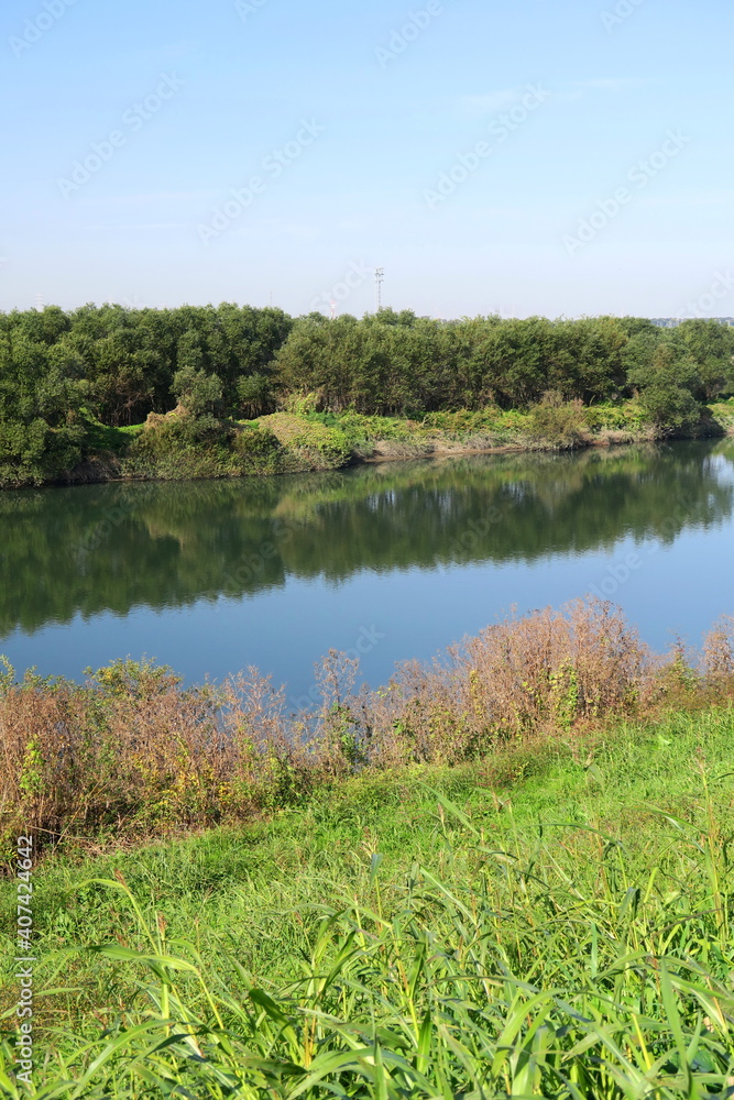 土手から見る秋の江戸川風景 土手から見る秋の江戸川風景