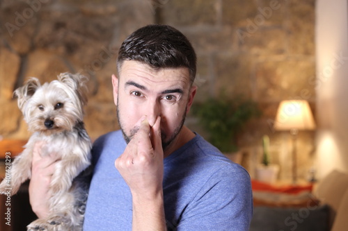Canvas Print Man complaining about dog´s smell
