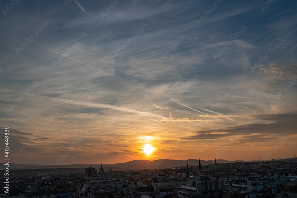 Fototapeta premium Sonnenuntergang über Wien