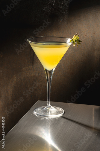 Obraz na płótnie cocktail w salonie