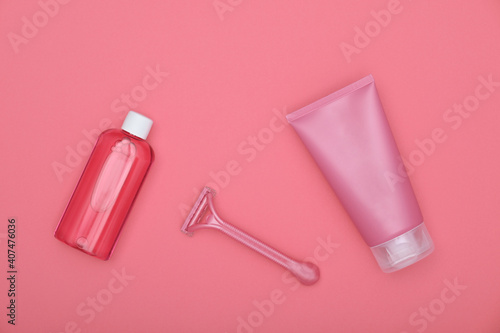 Feminine shaving set on pink