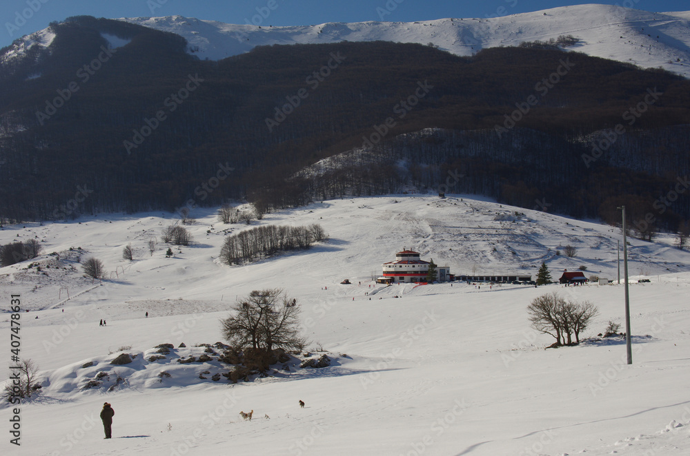 Pacentro - San Leonardo Pass - Abruzzo - Snow on the plateau