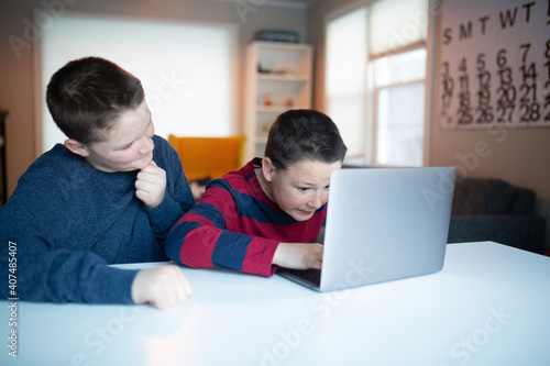 boy looking at a laptop with a worried and confused look © Gemütlichkeit