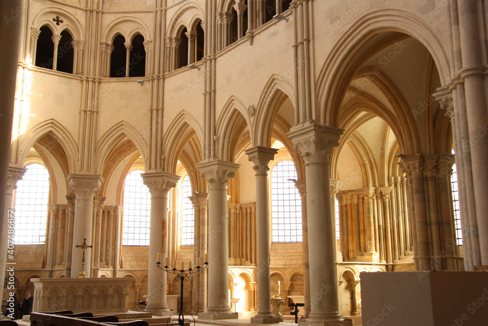 Nef de la basilique de Vezelay en Bourgogne, France