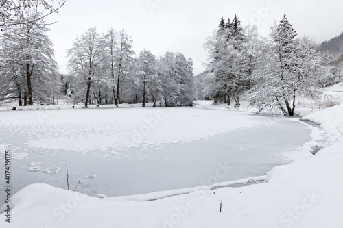 étang gelé en hiver © Olympixel