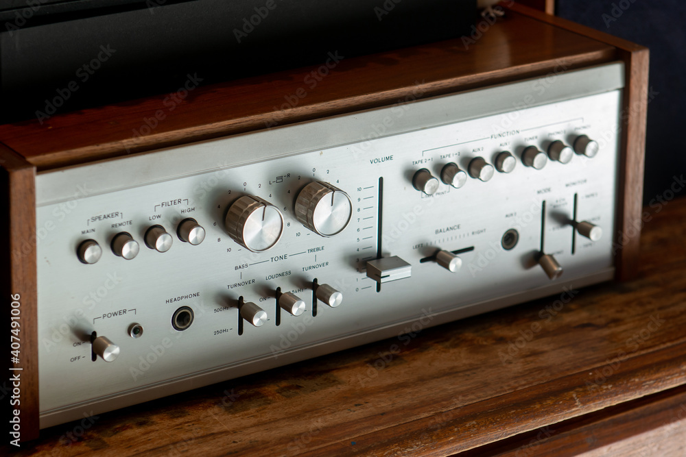Fototapeta premium オーディオアンプ コントロールパネル