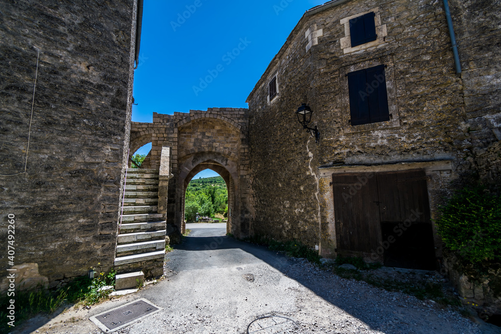 Fototapeta premium La Couvertoirade joli village médiéval perché en Aveyron. 
