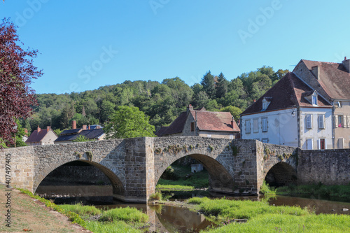 Nouvelle-Aquitaine - Limousin - Creuse - Chambon-sur-Voueize - Pont médiéval appelé aussi pont roman