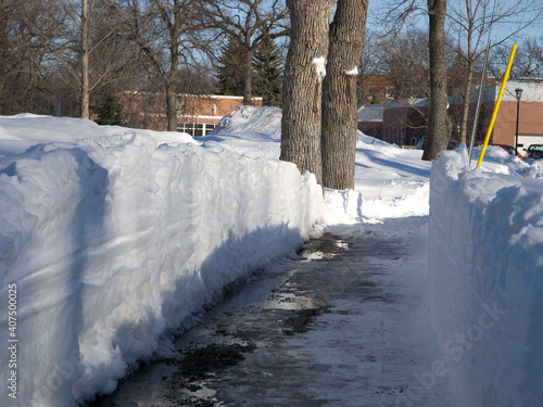 After a very heavy snow fall this winter the city of Fargo braces for a flood.  The Red River is expected to reach 40 feet