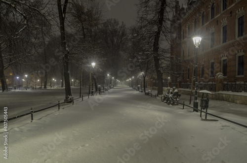 Snowy night in Cracow, Planty