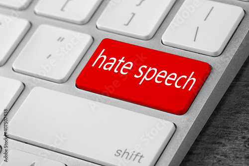 Obraz na płótnie Red button with text Hate Speech on computer keyboard, closeup