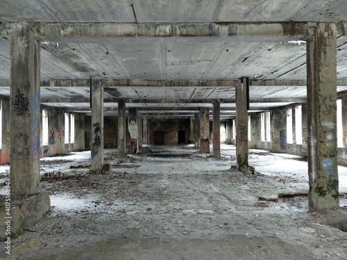 abandoned factory building © Пётр Елисеев