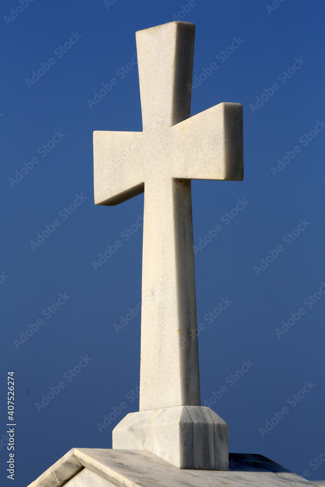Kreuz auf Grabstein (Friedhof)