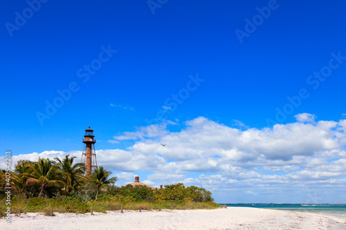 Obraz na płótnie Old lighthouse of Sanibel Island and beach w salonie