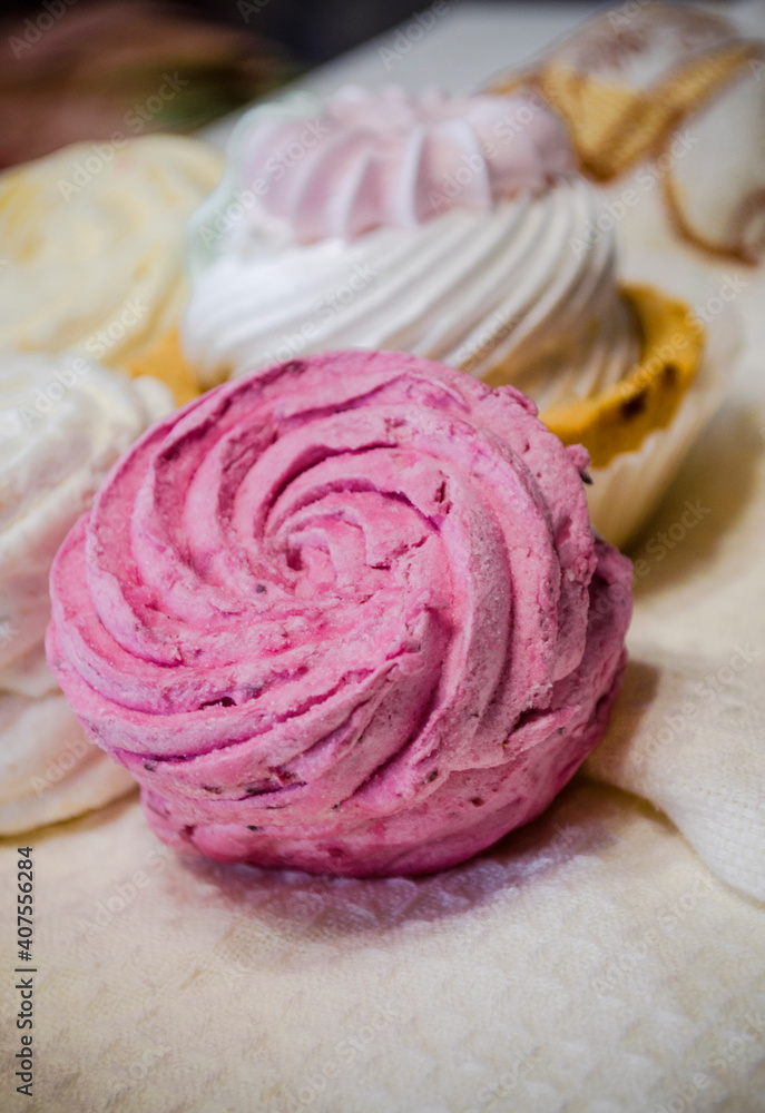 Natural marshmallows with berry and fruit flavor Natural marshmallows with berry and fruit flavor