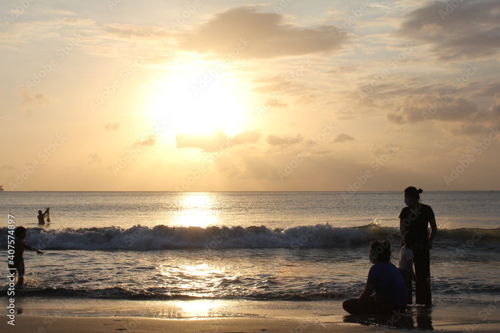 Matahari Terbenam di Pantai Jimbaran