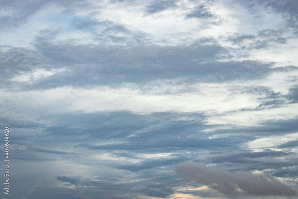 Obraz premium dramatic sky at evening filled with clouds