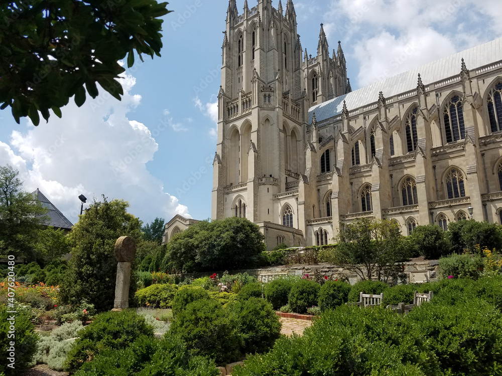 Horizontal shot of the Washington National Cathedral, Washington, D.C., United Statesbu Horizontal shot of the Washington National Cathedral, Washington, D.C., United Statesbu