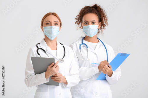 Portrait of female doctors ...