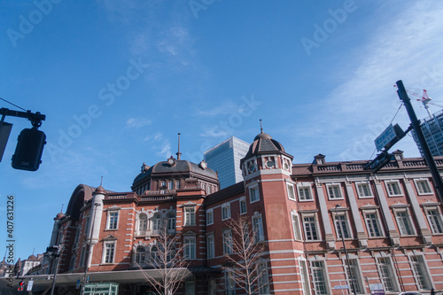 東京駅丸の内駅舎と東京駅南口の風景