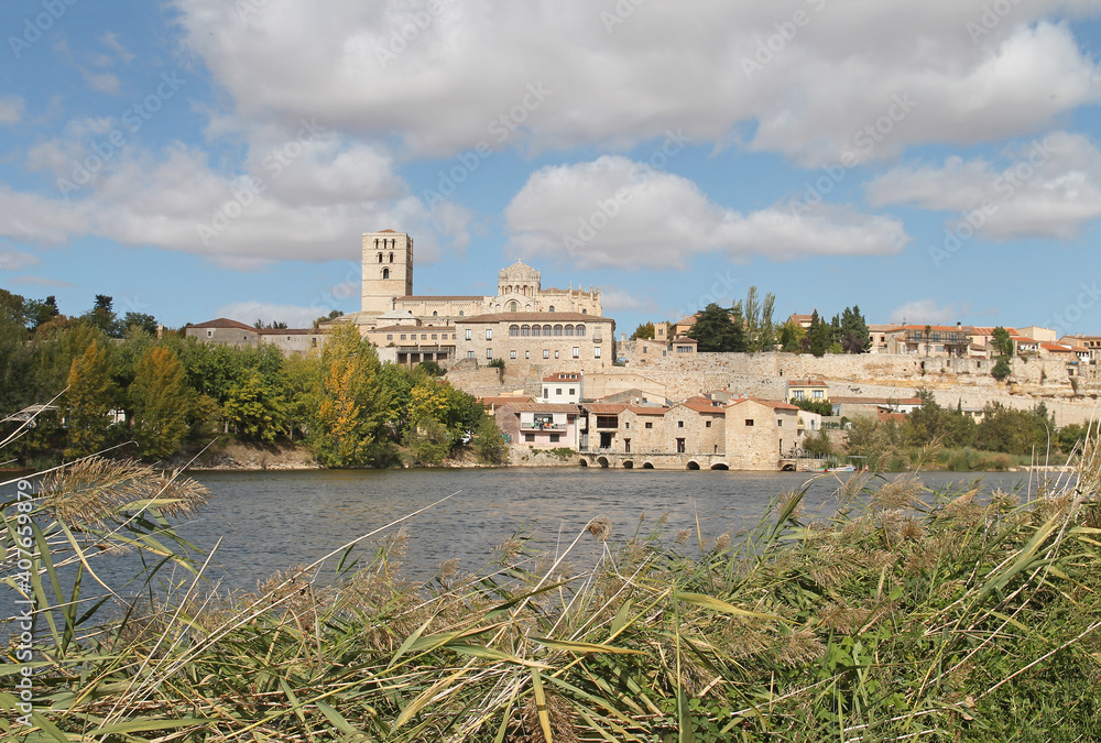 A view of the cathedral of Zamora (Sapin) from the banks of the Duero river. It is a Roman Catholic church, one of the finest examples of Spanish Romanesque architecture.