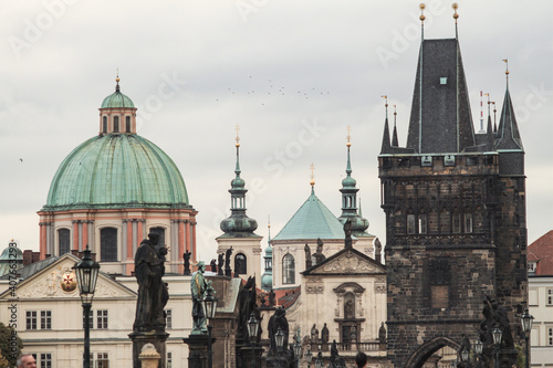 Goldene Stadt Prag; Blick von der Karlsbrücke zur Altstadt mit Kreuzherrenkirche, St.-Salvator-Kirche und Brückenturm photo