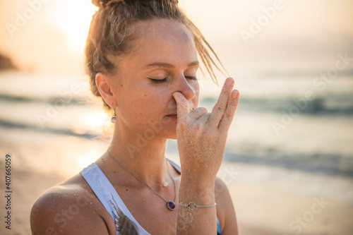 Tableau sur toile Woman's face close up