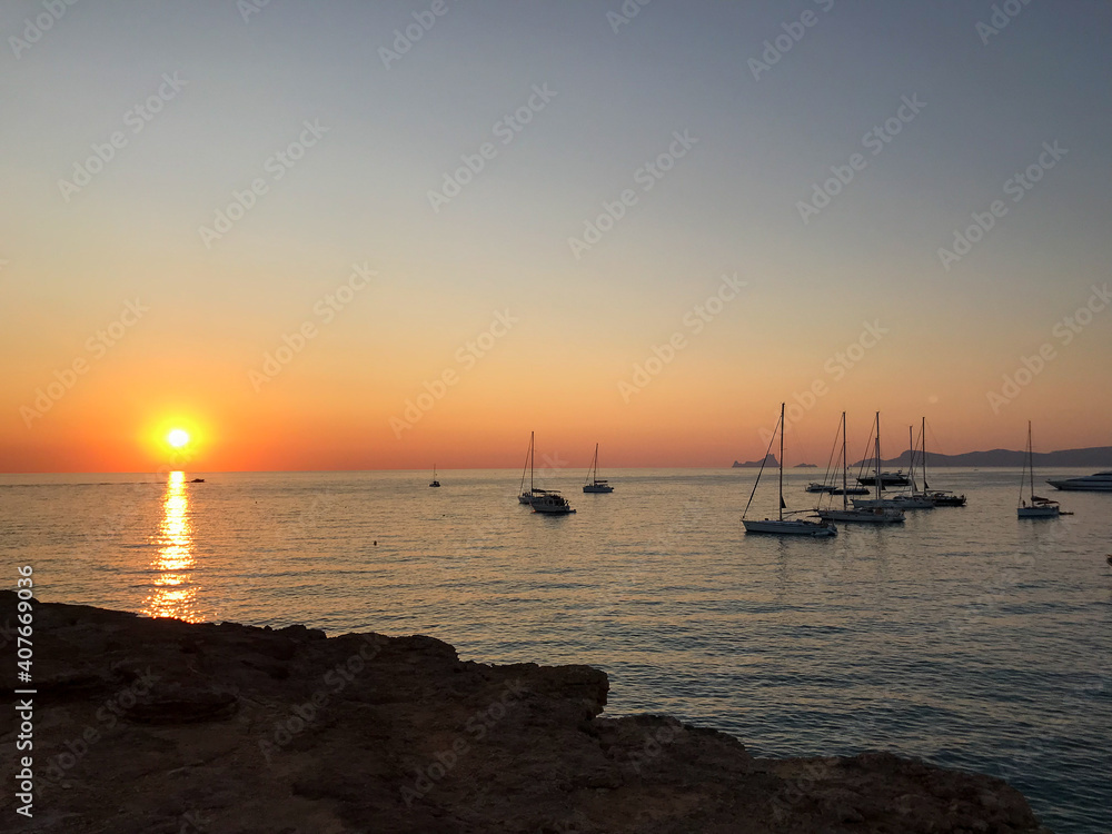Boote in der Bucht Cala Saona Formentera