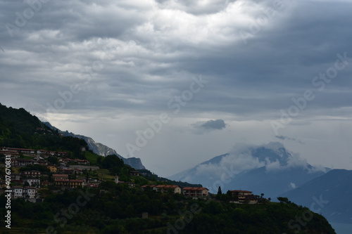 Gardasee im Sommer photo