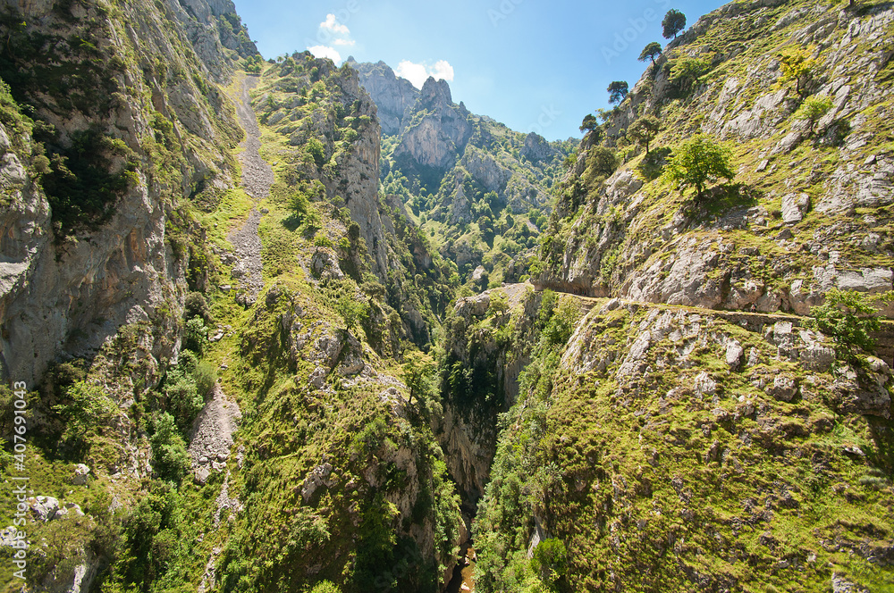 Ruta del Cares entre Caín y Poncebos. Senderismo en los picos de Europa entre Asturias y Cantabria