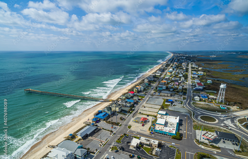 Naklejka premium Downtown Surf City, NC - Beach and Pier