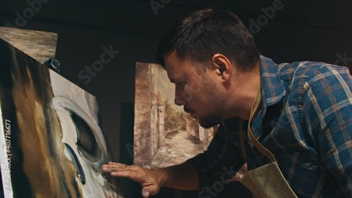 Wallpaper Mural Artist drawing with fingers. Close up shot. Torontodigital.ca