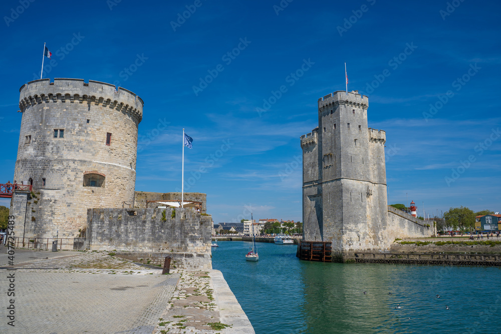 La Rochelle, entrée du port de la cité millénaire, Charente-Maritime, France