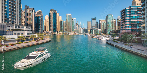 Obraz na płótnie Dubai skyline with reflection in the river at sunrise , Dubai, United Arab Emirates w salonie