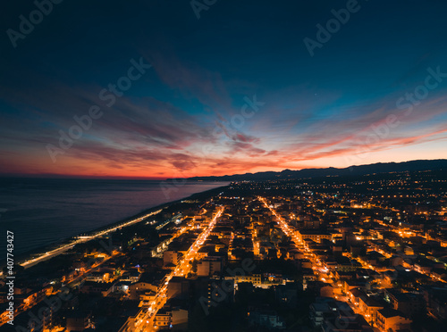 Città di Locri vista aerea notturna, Calabria,.