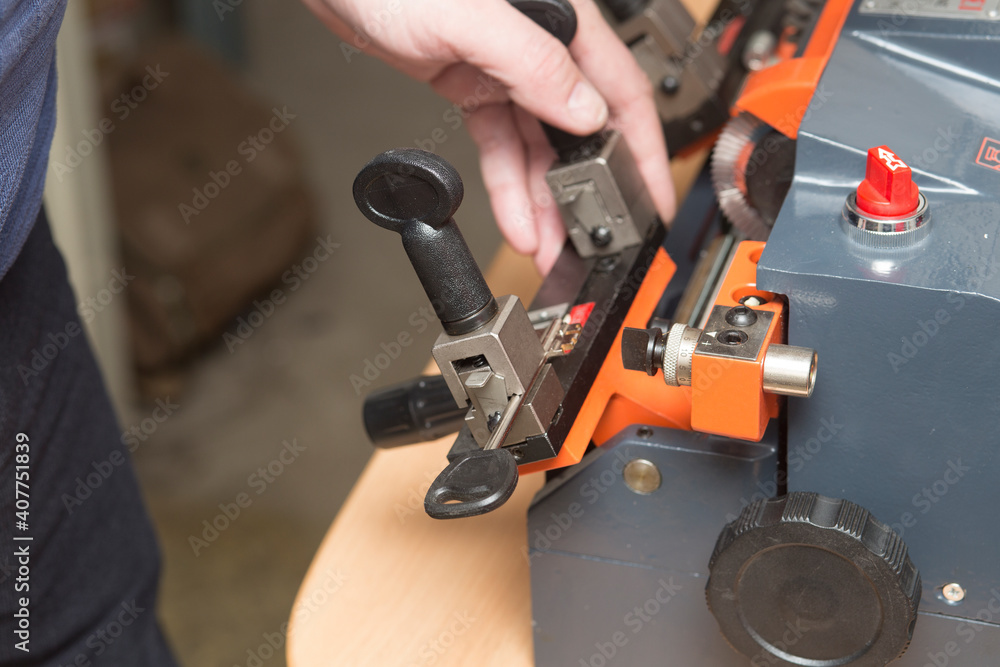 Production of home keys on a specialized vertical key machine. Production of home keys on a specialized vertical key machine.